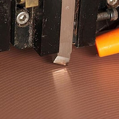 Устройство для коррекции коленной пластины